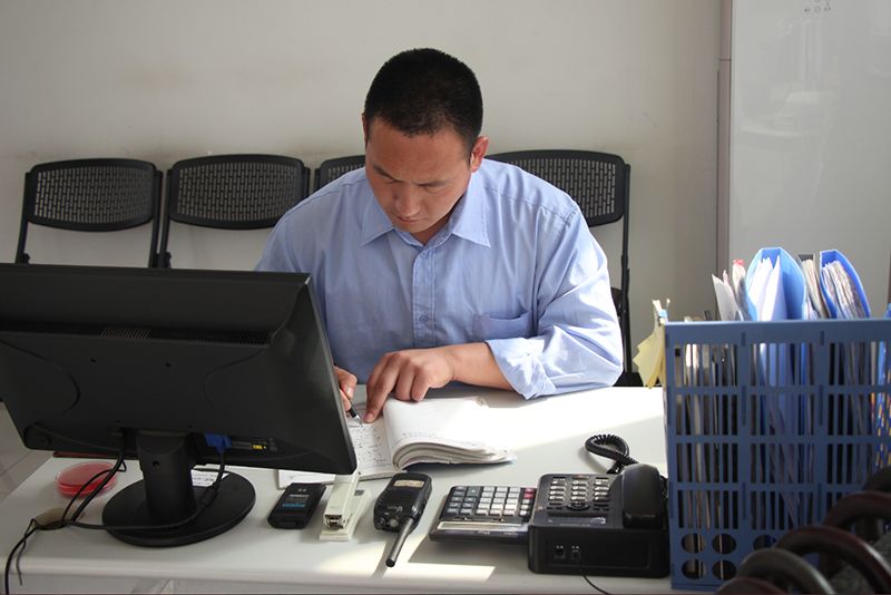 櫛風沐雨，勇毅篤行